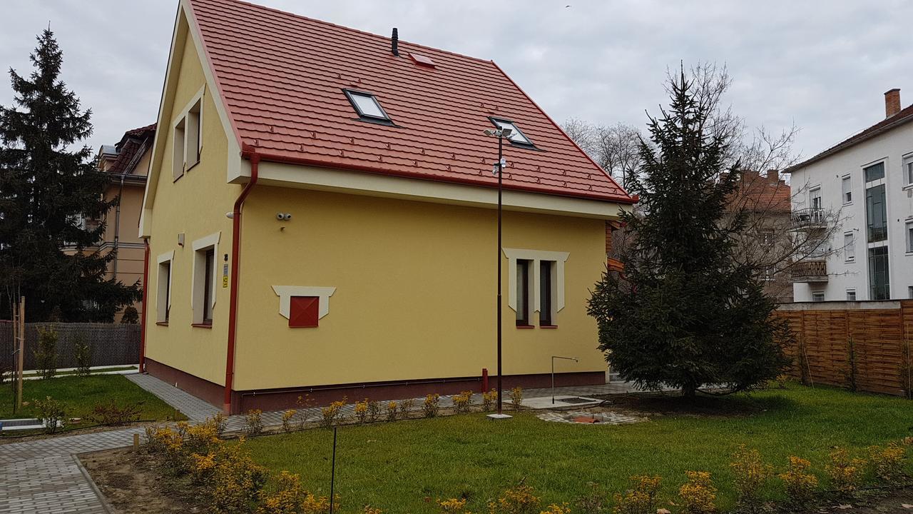 Poroszlay Apartman Debrecen Exterior photo